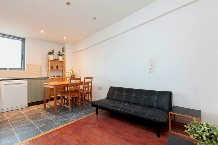 3 Bedroom Flat To Rent In Bemerton Street, Kings Cross, N1