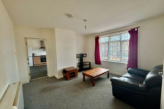 2 Bedroom Flat To Rent In Cuxton, Rochester, ME2