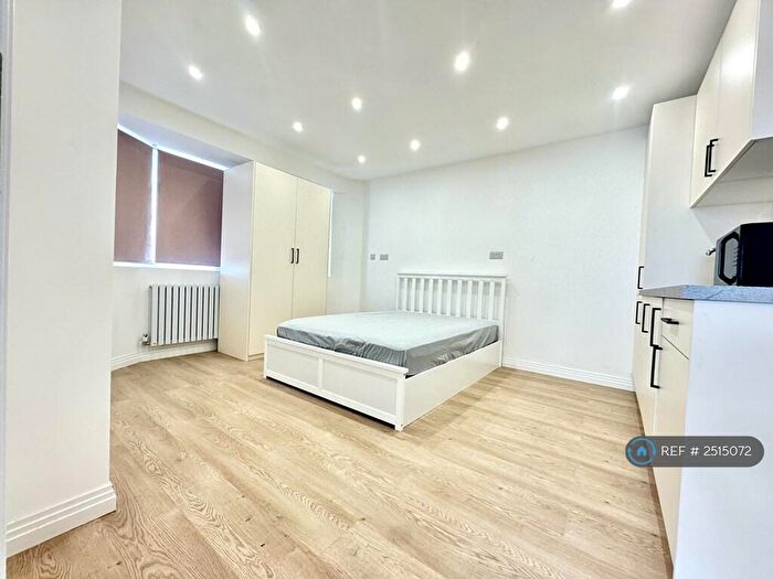 Studio To Rent In Beaulieu Drive, Pinner, HA5