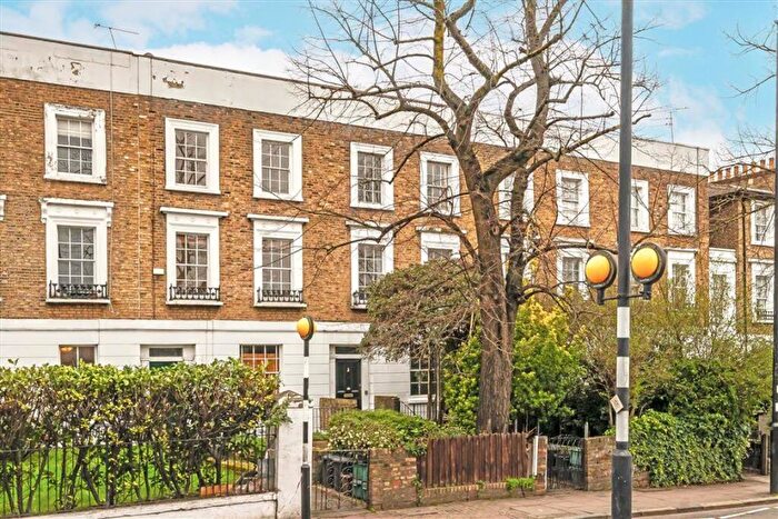 3 Bedroom Maisonette For Sale In Caledonian Road, London, N1