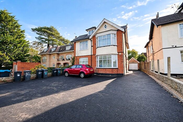 1 Bedroom Flat For Sale In Holdenhurst Road, Kings Park, Bournemouth, BH8