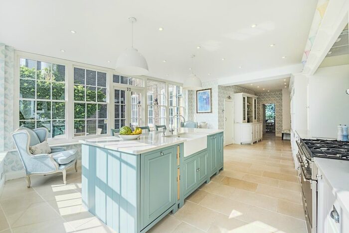 6 Bedroom Detached House To Rent In Old Town, London, SW4