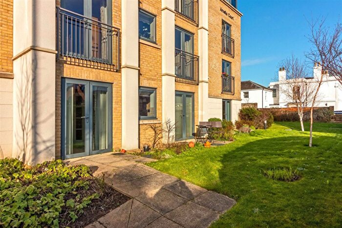 1 Bedroom Flat For Sale In Amelia Court, Union Place, Worthing, BN11