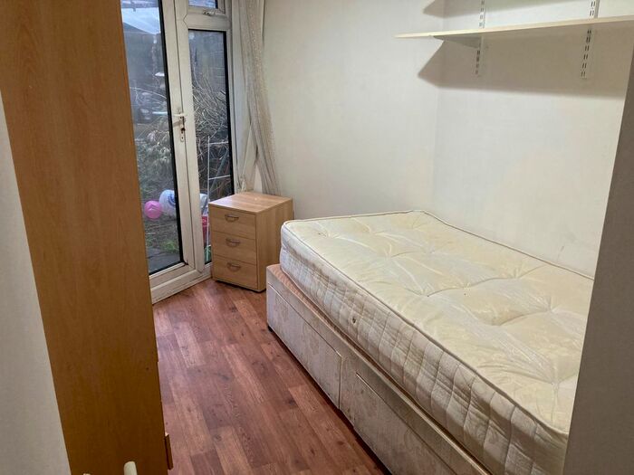 1 Bedroom Semi-Detached House To Rent In Very Near Hessel Road Area, Ealing Northfields, W13