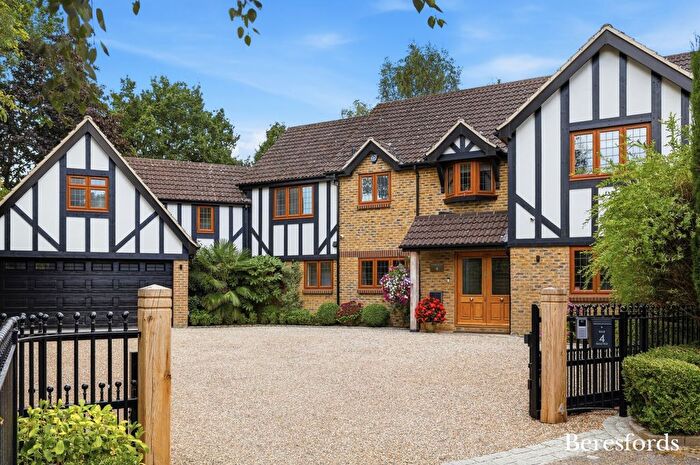 6 Bedroom Detached House For Sale In Baymans Wood, Shenfield, CM15