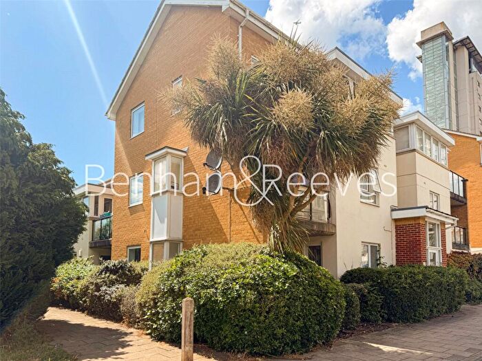 2 Bedroom Terraced House To Rent In Pier Way, London, SE28