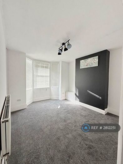 3 Bedroom Semi Detached House To Rent In Queen Street, Retford, DN22