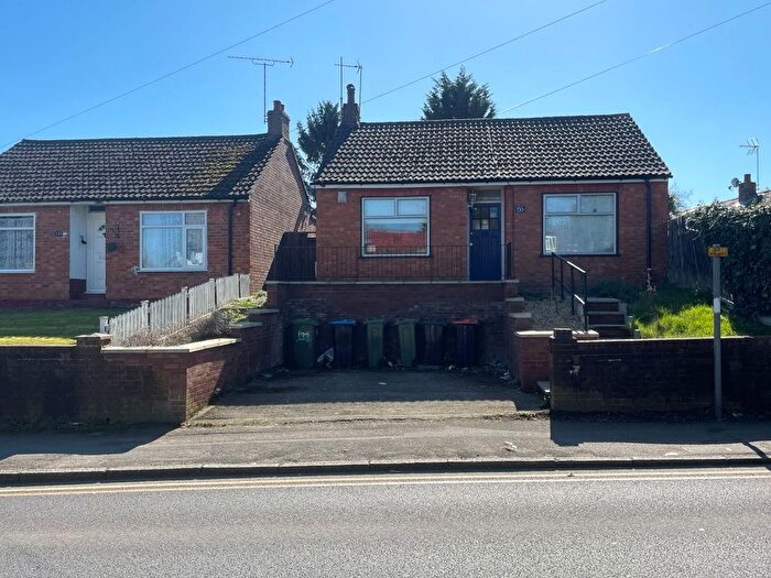 2 Bedroom Detached Bungalow For Sale In Buckingham Road, Bletchley, Buckinghamshire, MK3