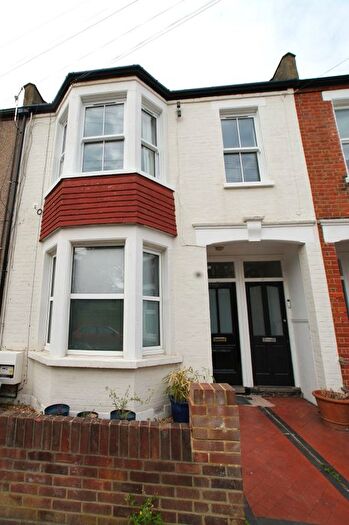 2 Bedroom Flat To Rent In Waldron Road, London, SW18