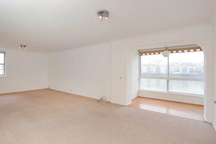 3 Bedroom Flat To Rent In Valiant House, SW11
