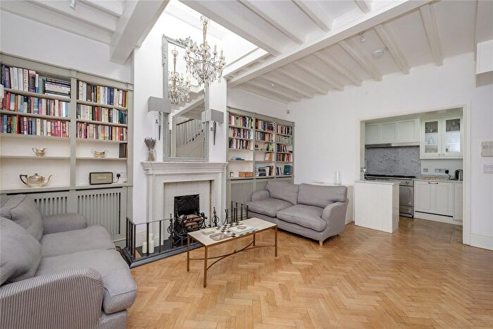 2 Bedroom Mews For Sale In Stratford Road, Kensington, London, W8