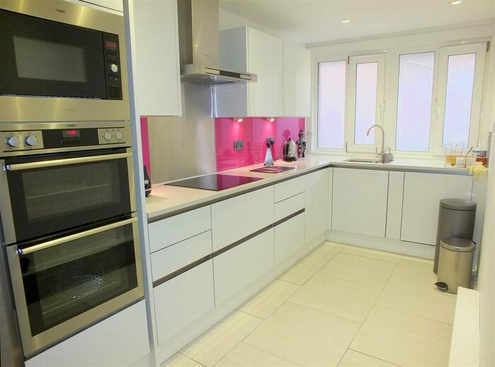 4 Bedroom Property To Rent In Queens Crescent, London, NW5