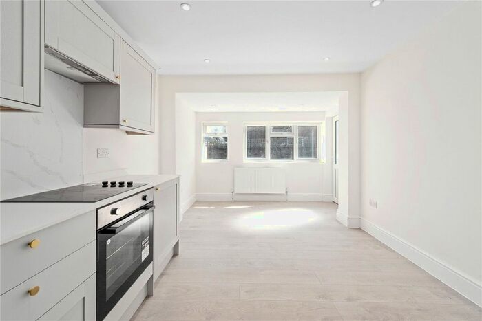2 Bedroom Flat To Rent In London Road, London, SW17