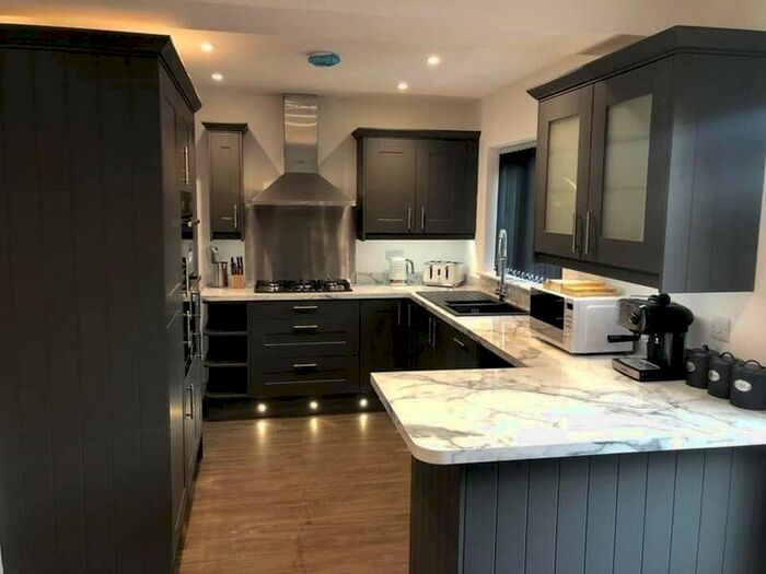 3 Bedroom Semi-Detached House To Rent In Holcroft Road, Kingswinford, DY6