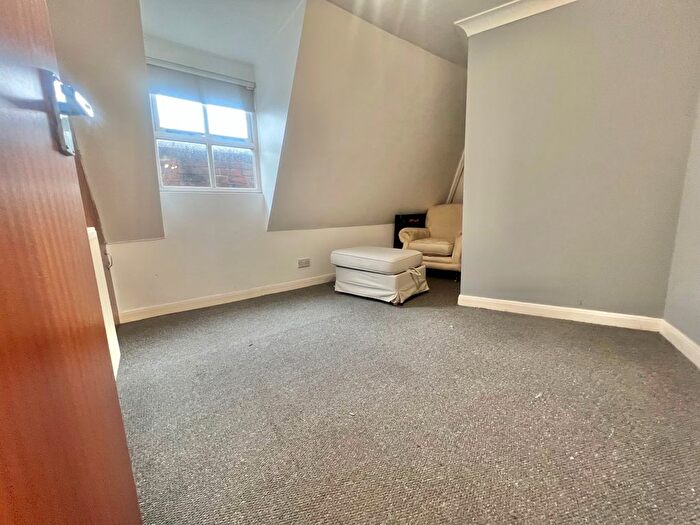 1 Bedroom Flat To Rent In Kingston Road, North End, Portsmouth, Hampshire, PO2