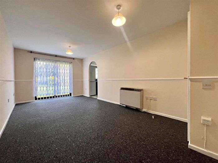 1 Bedroom Flat To Rent In Newcombe Rise, Yiewsley, UB7