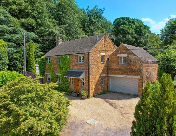 4 Bedroom Detached House For Sale In Sibford Ferris, Banbury, Oxfordshire, OX15