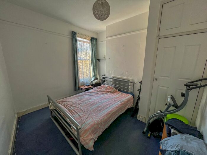 3 Bedroom Semidetached House For Sale In Lancaster Gardens, Southend