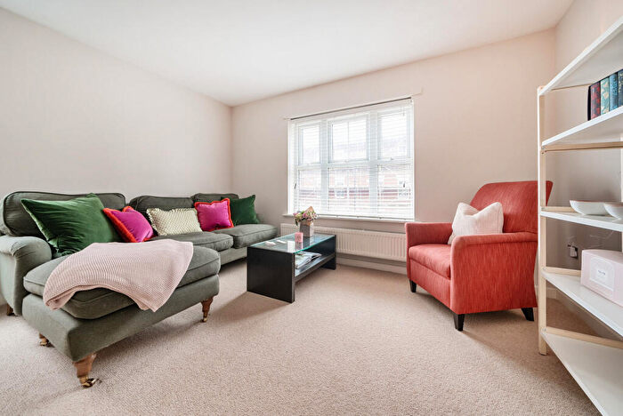 1 Bedroom Flat For Sale In Franklin Court, Wormley, Godalming, GU8