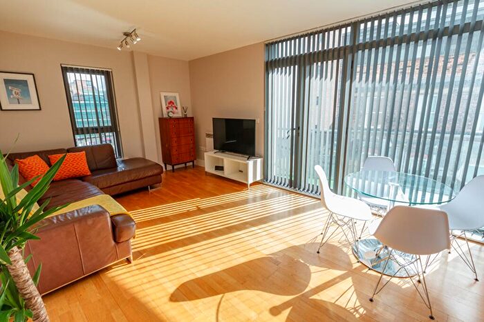 2 Bedroom Flat To Rent In Henry Street, L1