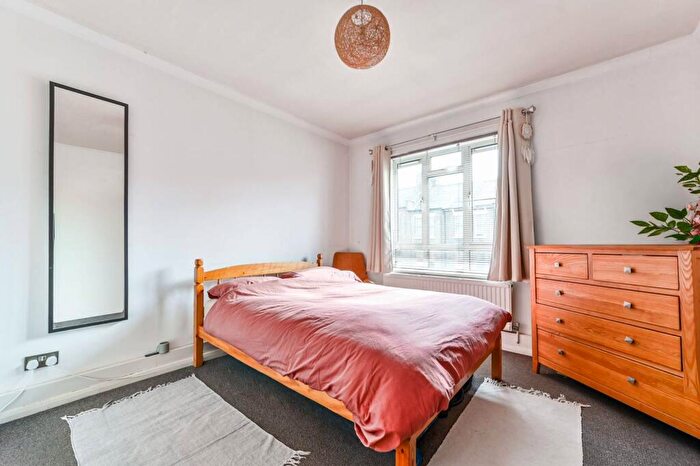 1 Bedroom Flat For Sale In Lofting Road, Barnsbury, London, N1