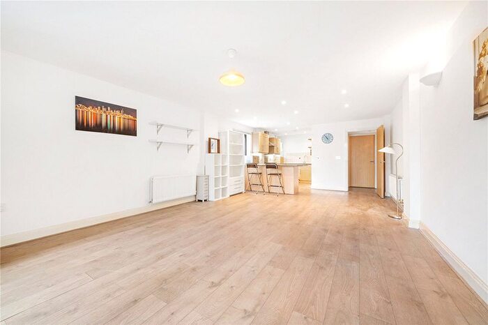 2 Bedroom Flat To Rent In Streamline Mews, East Dulwich, London, SE22