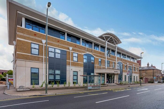 1 Bedroom Flat To Rent In Staines TW18