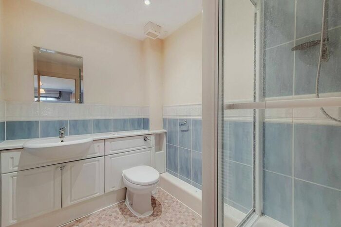 2 Bedroom Flat To Rent In Parsons Green Lane, Parsons Green, London, SW6