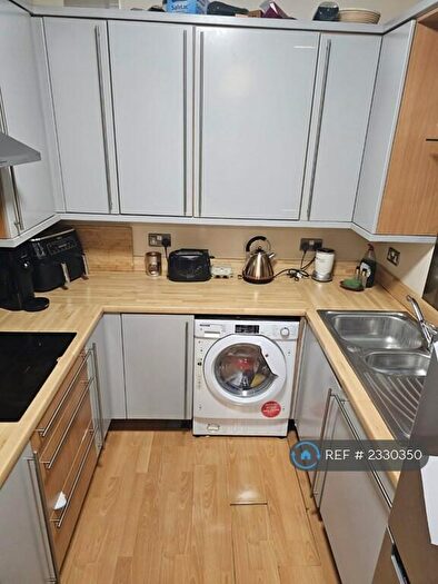 1 Bedroom Flat To Rent In Queen Street, Cardiff, CF10