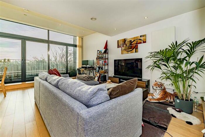 2 Bedroom Flat To Rent In Station Road, Hampton Wick, Kingston Upon Thames KT1