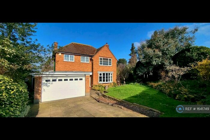 3 Bedroom Detached House To Rent In Chestnut Grove, Barnet, EN4