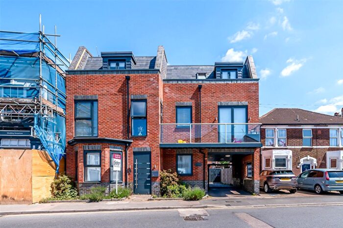 3 Bedroom Flat To Rent In Lion Road, Bexleyheath, Kent, DA6