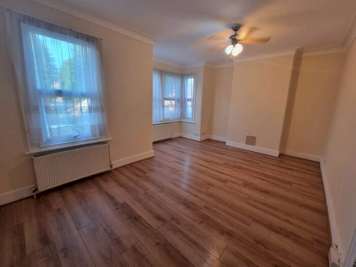 2 Bedroom Flat To Rent In Hibbert Road, Leyton, London, E17