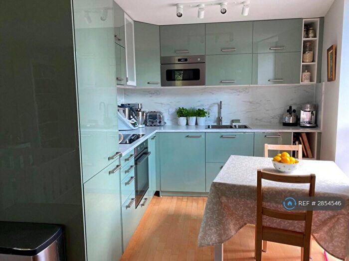 2 Bedroom Flat To Rent In Carter House, London, SW11