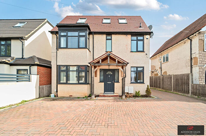 4 Bedroom Detached House For Sale In Stoke Road, Slough, Berkshire, SL2