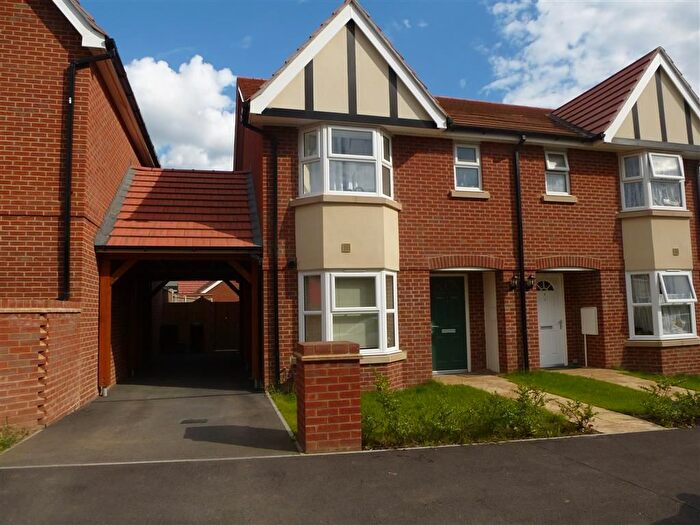 3 Bedroom Semi-Detached House To Rent In Kings Avenue, Ashford, TN23