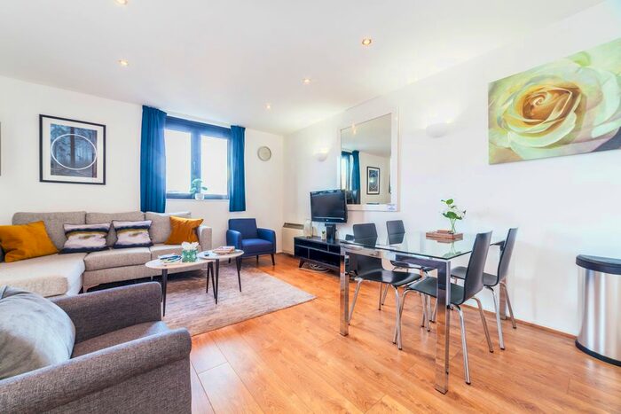 3 Bedroom Flat To Rent In Cromwell Road, South Kensington, London, SW7