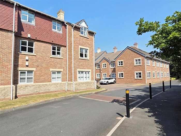 2 Bedroom Flat For Sale In Clifton Gate, Lytham, FY8