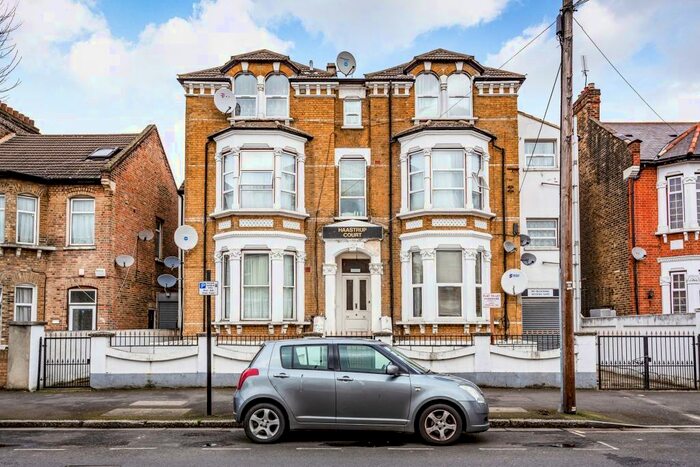 2 Bedroom Flat To Rent In Earlham Grove, E7