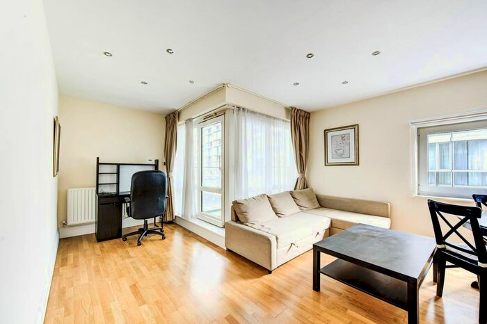 2 Bedroom Flat To Rent In Beckford Close, Kensington, London, W14