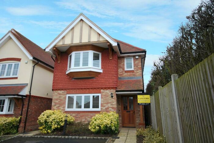 3 Bedroom Detached House To Rent In Kaine Place Orchard Way, CR0