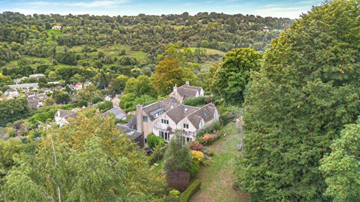 4 Bedroom Semi Detached House For Sale In Quarhouse, Brimscombe, Stroud, GL5