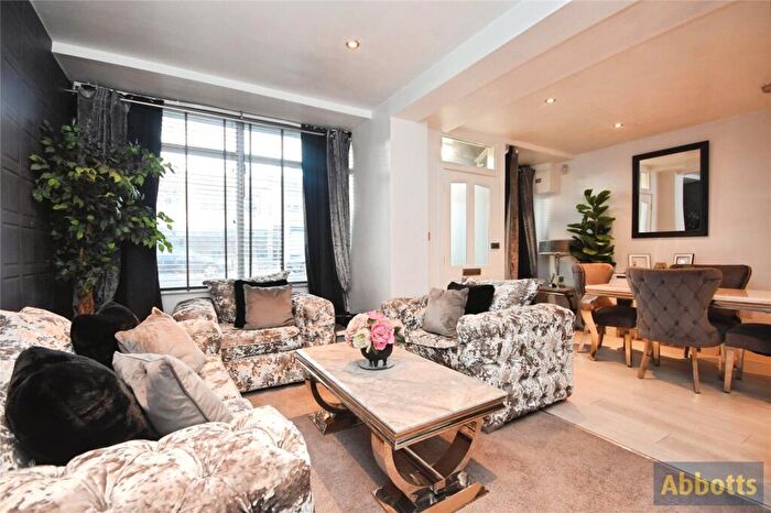 2 Bedroom Flat For Sale In London Road, Leigh-on-Sea, Essex, SS9