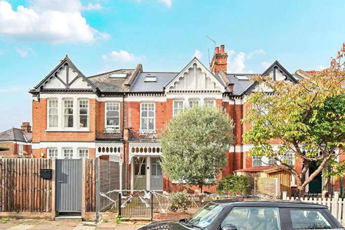 3 Bedroom Flat For Sale In Salford Road, Balham, London, SW2