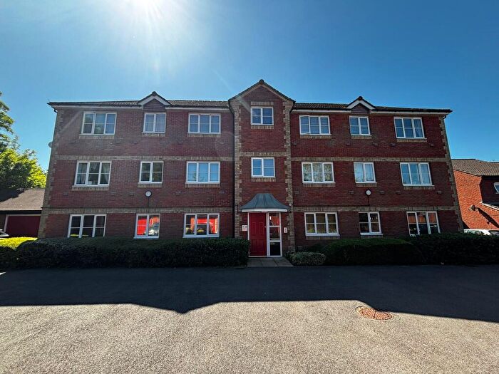 2 Bedroom Flat For Sale In Breadels Field, Beggarwood, Basingstoke, RG22