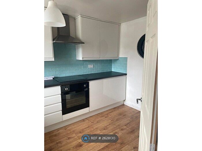 4 Bedroom Semi Detached House To Rent In Smith Street, Surbiton, KT5