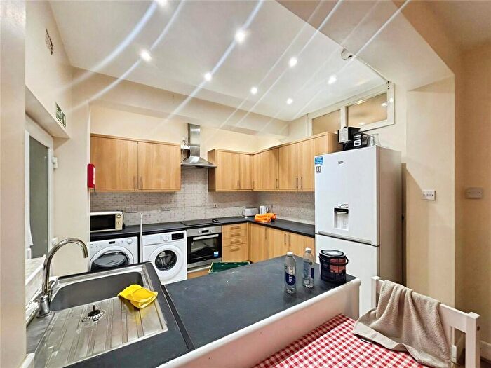 5 Bedroom End Of Terrace House To Rent In Southampton, Hampshire, SO15