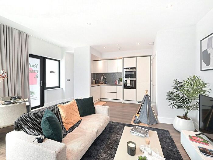 1 Bedroom Flat To Rent In Uncle Southall, Merrick Road, Southall, UB2