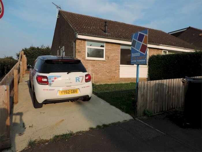 2 Bedroom Semi-Detached Bungalow To Rent In Pembroke Road, Stamford PE9