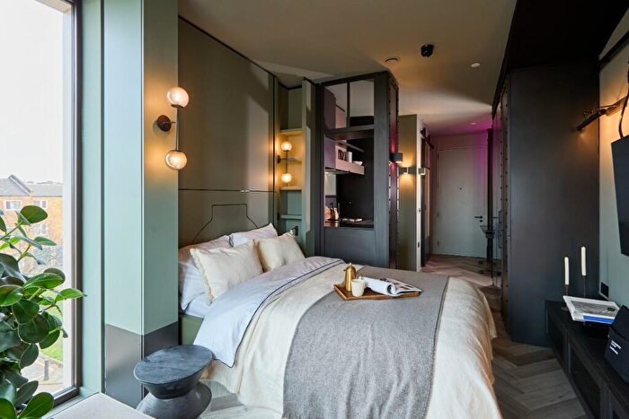 Studio To Rent In Haydon Way, London, SW11